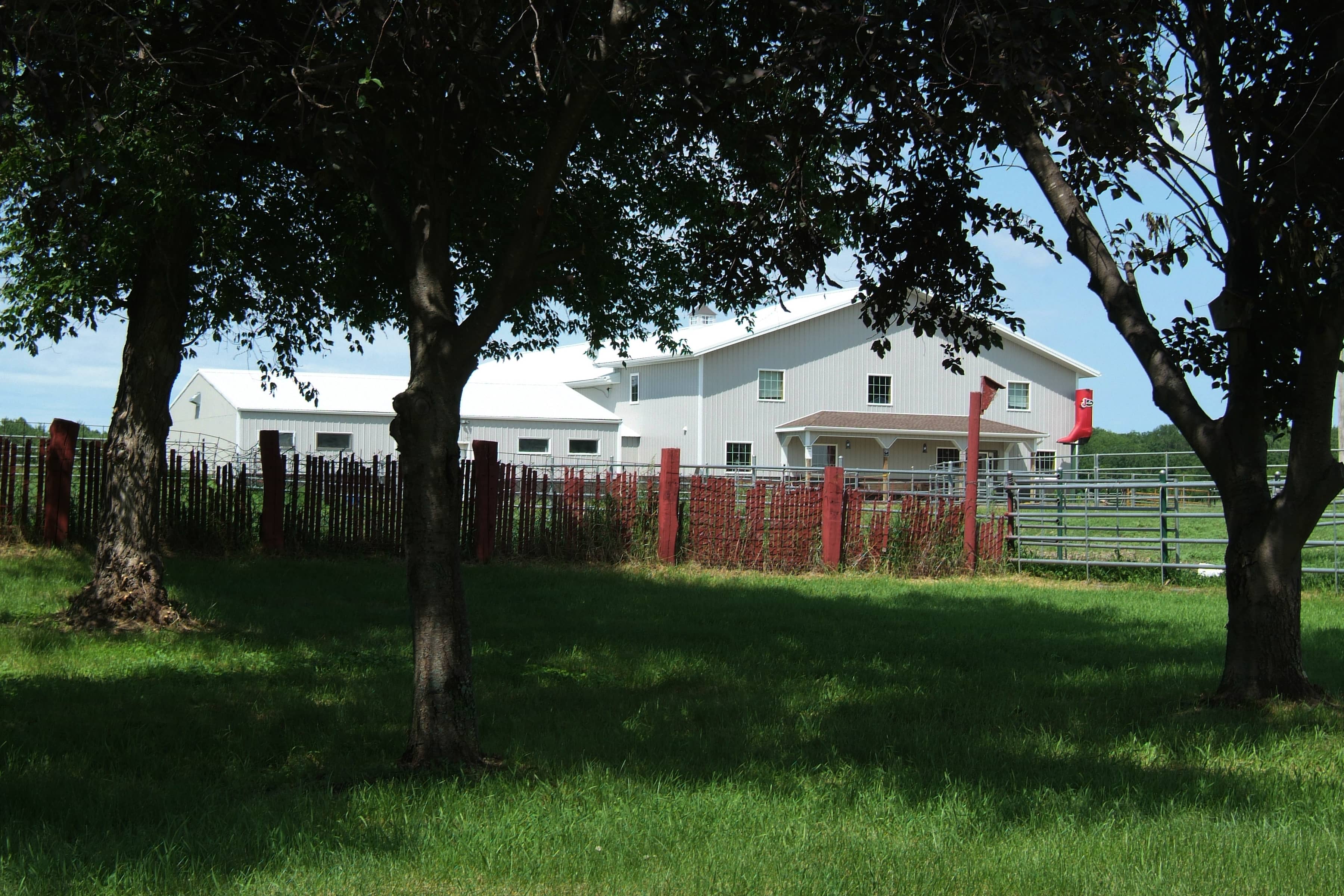 Horse arenas: Indoor riding & training facilities